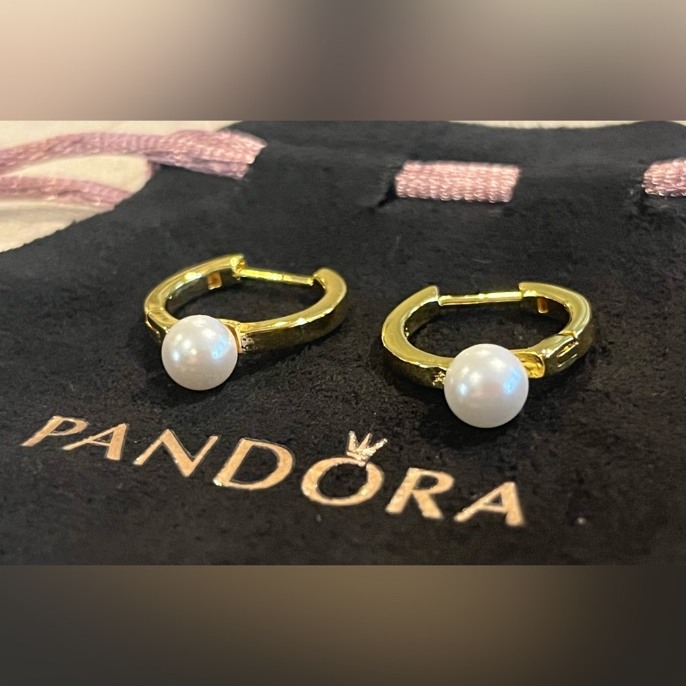 Pandora Gold Tone Hoop Earrings with White Cultured Pearls new. - Picture 2 of 6